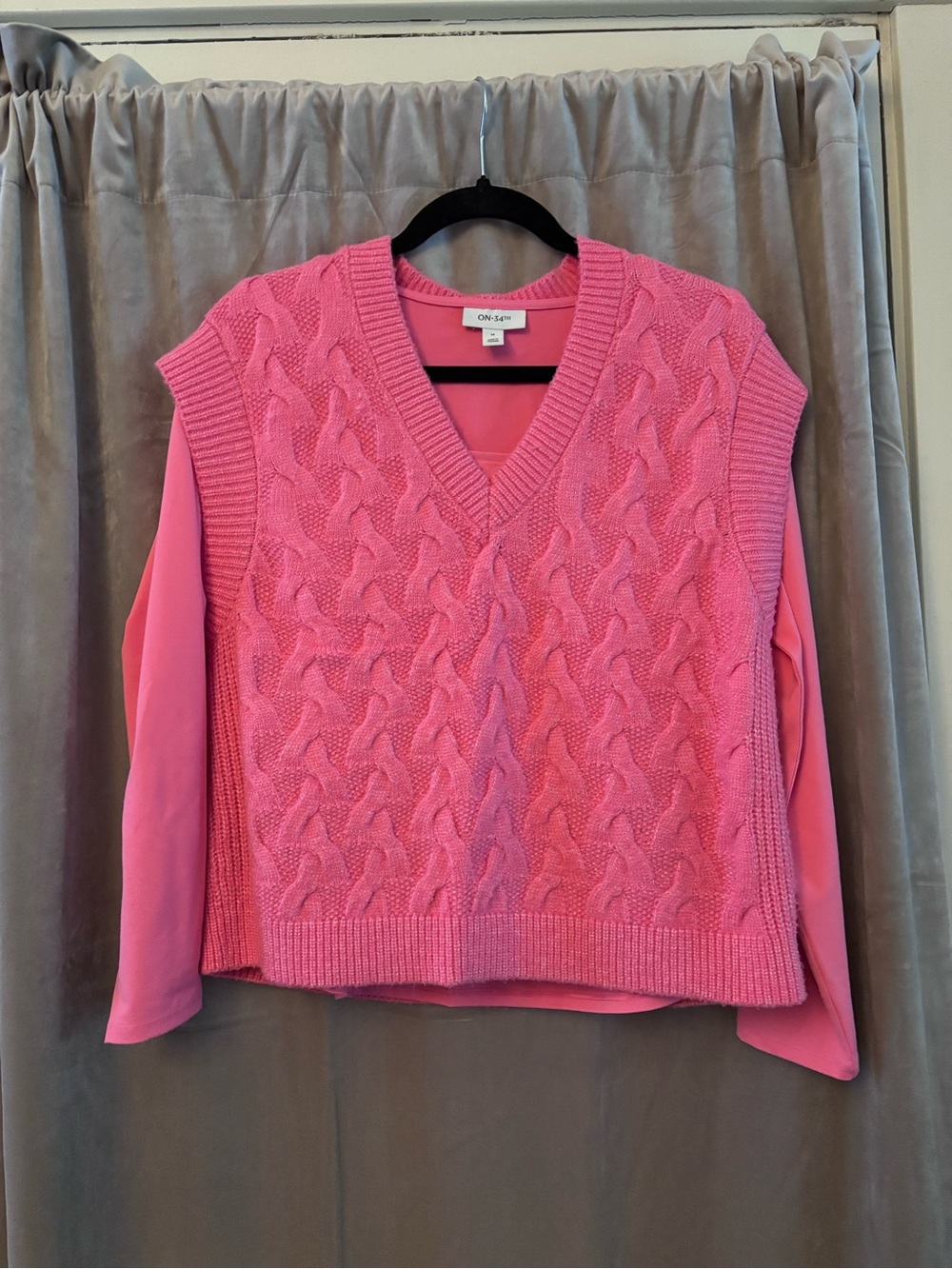 2 Pcs Matching Pink Cable Knit V-Neck Sweater Vest and Top sz M